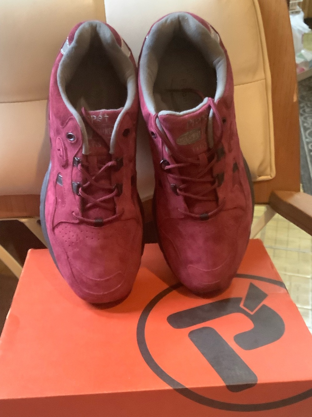 Brand new in the box PROPET 10.5 EEEE XX Wide Berry Suede Stability Walkers New